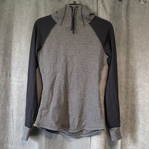 Columbia hooded long sleeve MEDIUM